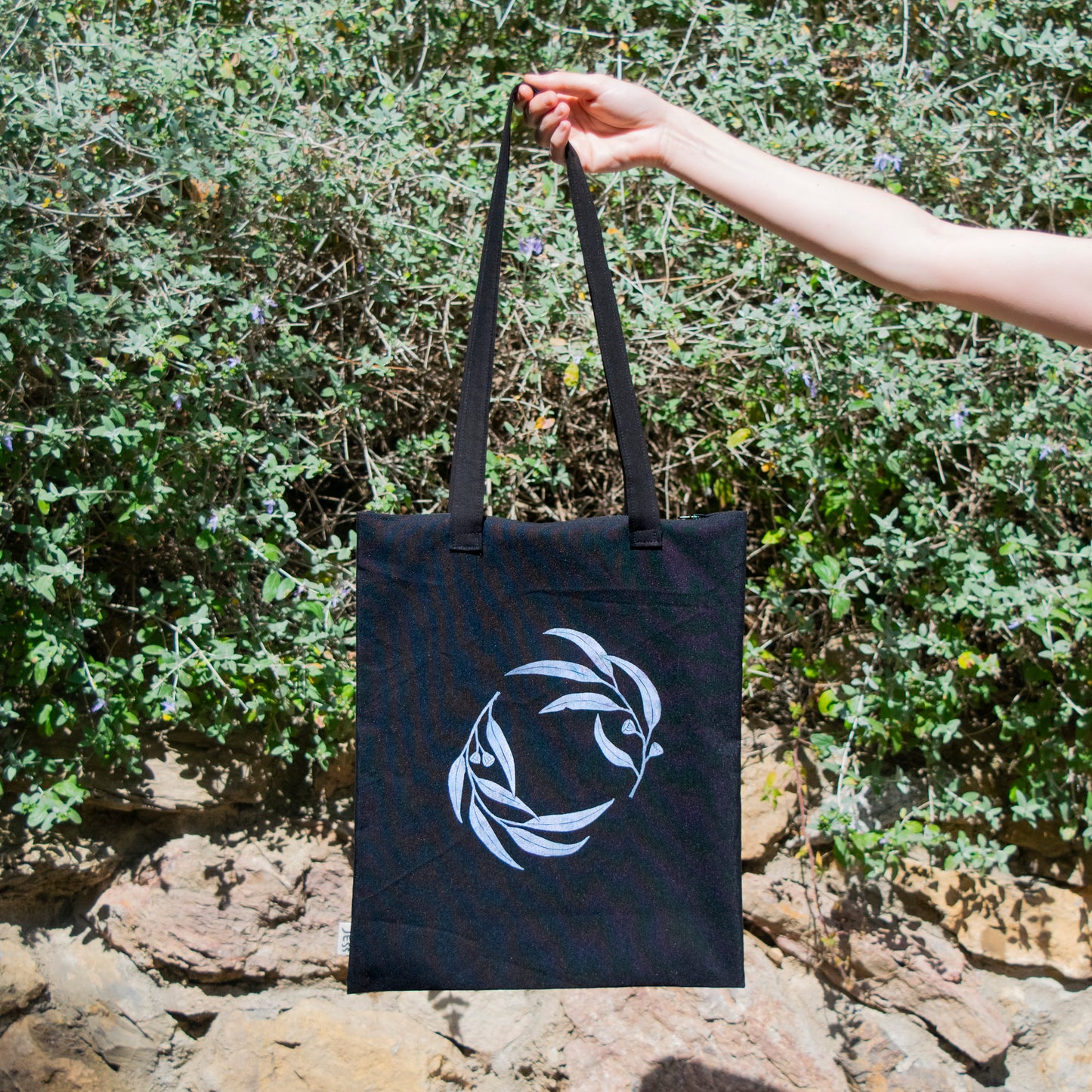 Tote bag negra eucalipto / Black tote bag eucalyptus